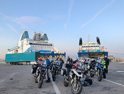 Saint Florent - Bastia embarque en ferry para travesía nocturna hasta Francia