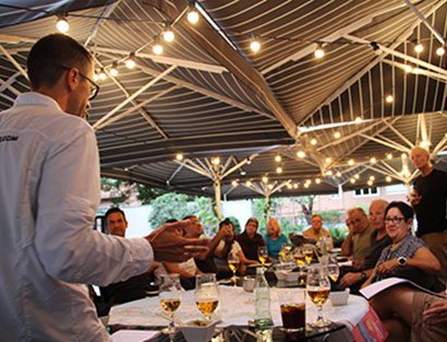 Llegada a Barcelona, reunión introductoria y cena de bienvenida