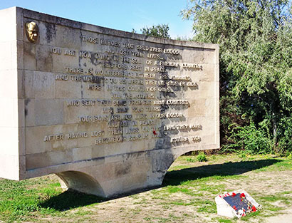 Comenzamos a montar. Estambul – Assos con visitas a Gallipoli y Troy. Noche en Assos.